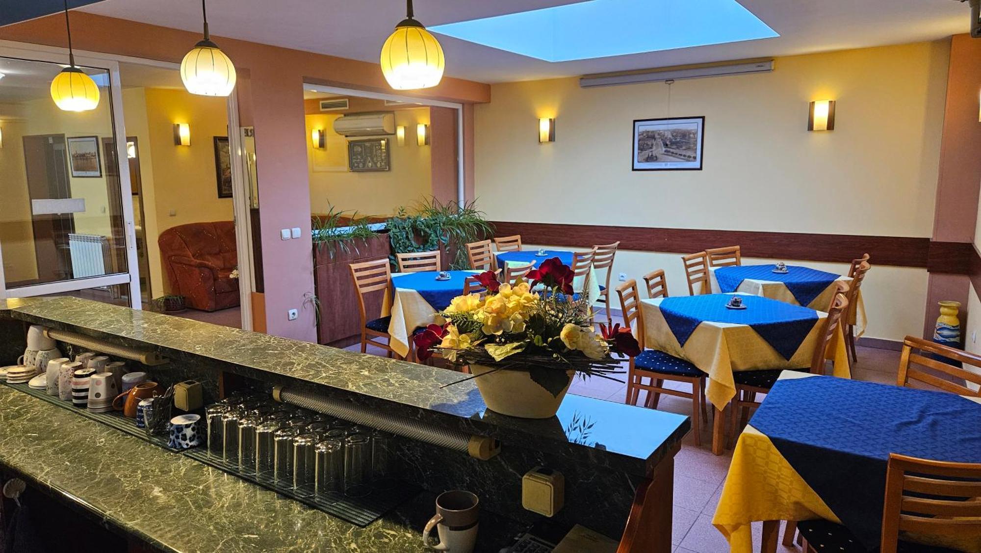 Caprice Family Hotel Varna Exterior photo